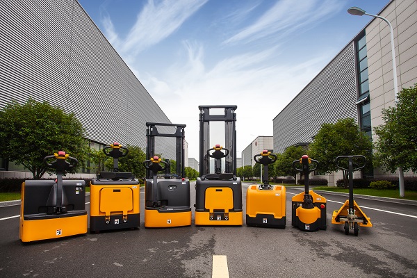 何黎明會(huì)見(jiàn)內(nèi)蒙古自治區(qū)烏蘭察布市副市長(zhǎng)史萬(wàn)鈞